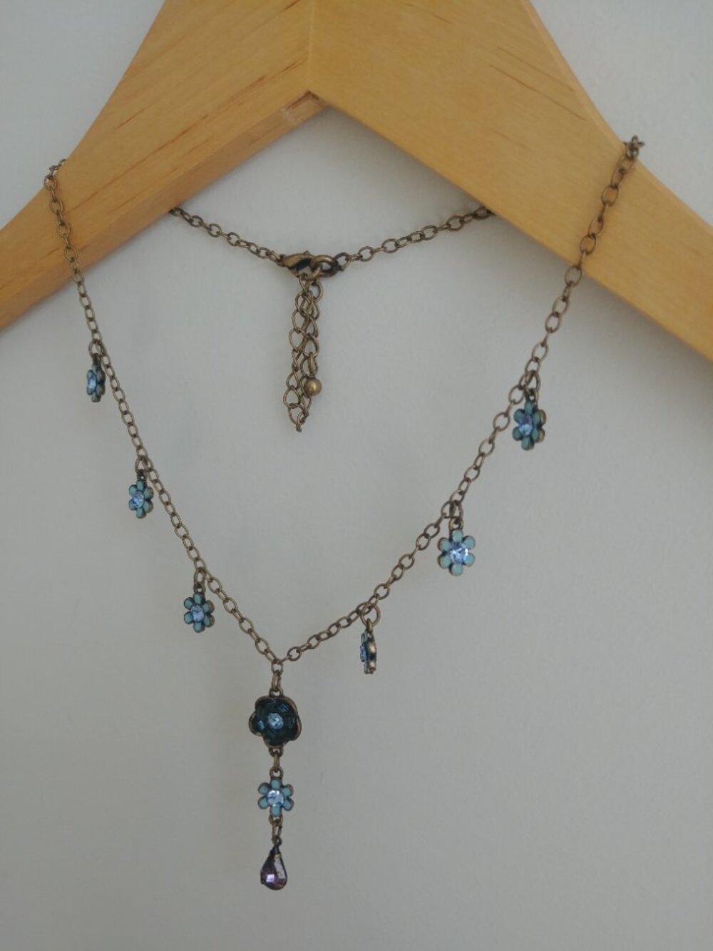 Vintage Avon blue purple drop pendant necklace short chain - Picture 3 of 12
